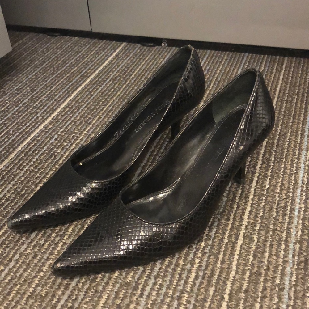 enzo angiolini pumps